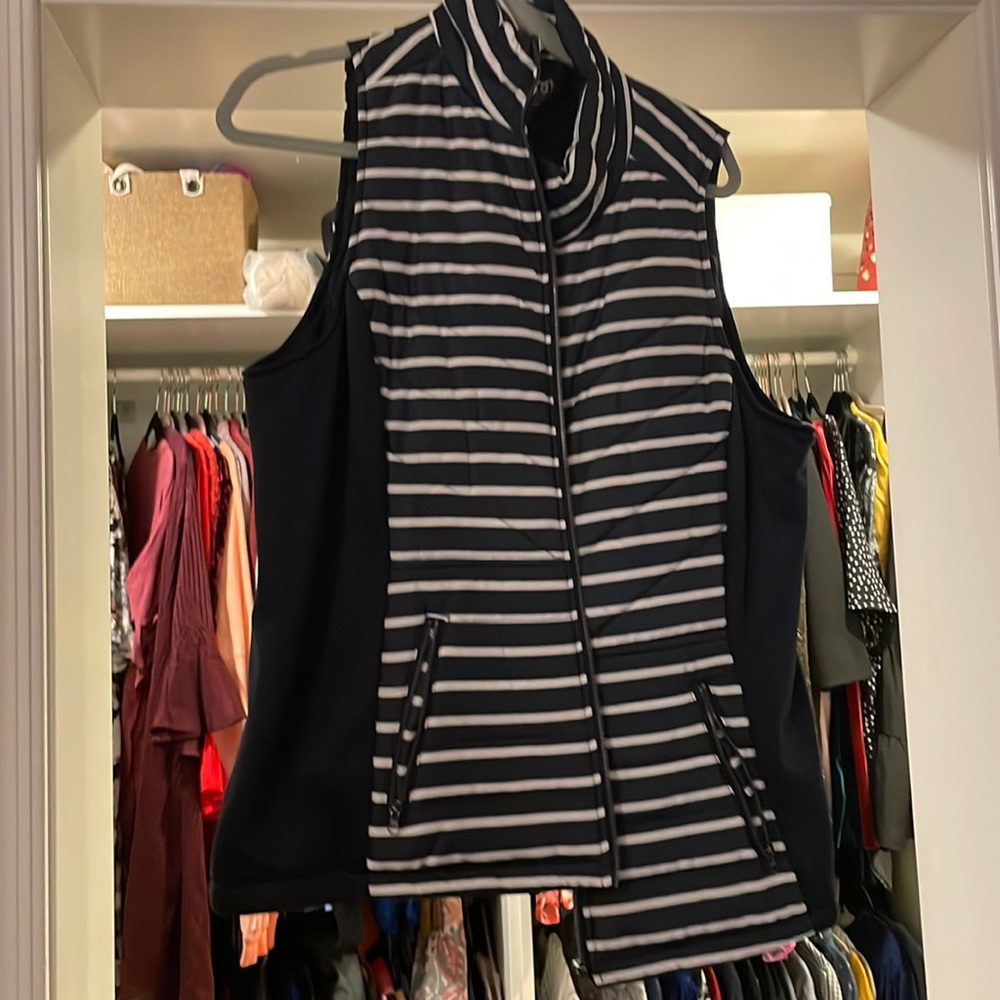 Slightly puffed winter vest